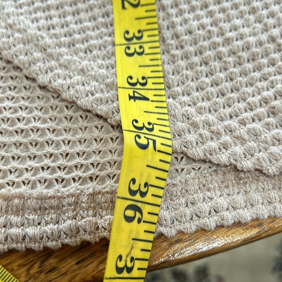 Markeety tan oversized waffle knit cardigan with side pockets. Size XL. - Picture 9 of 12